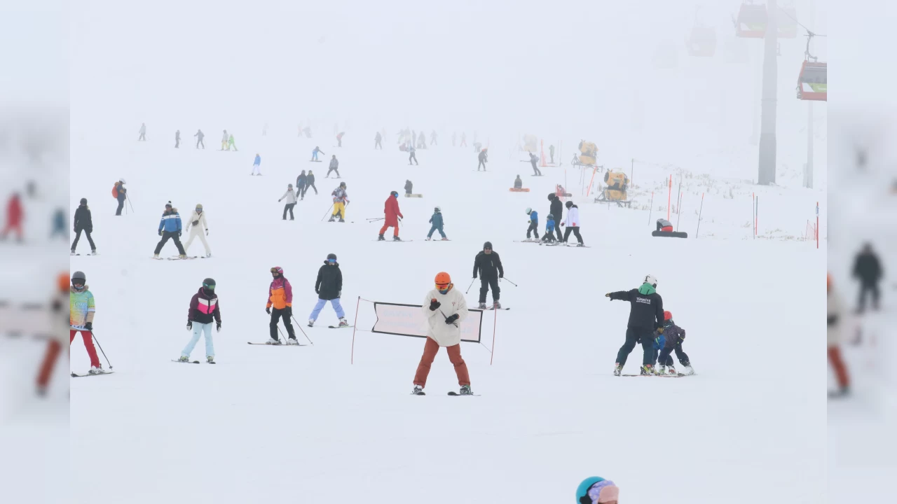 Erciyes Kayak Merkezi'nde hafta sonu yo�unlu�u
