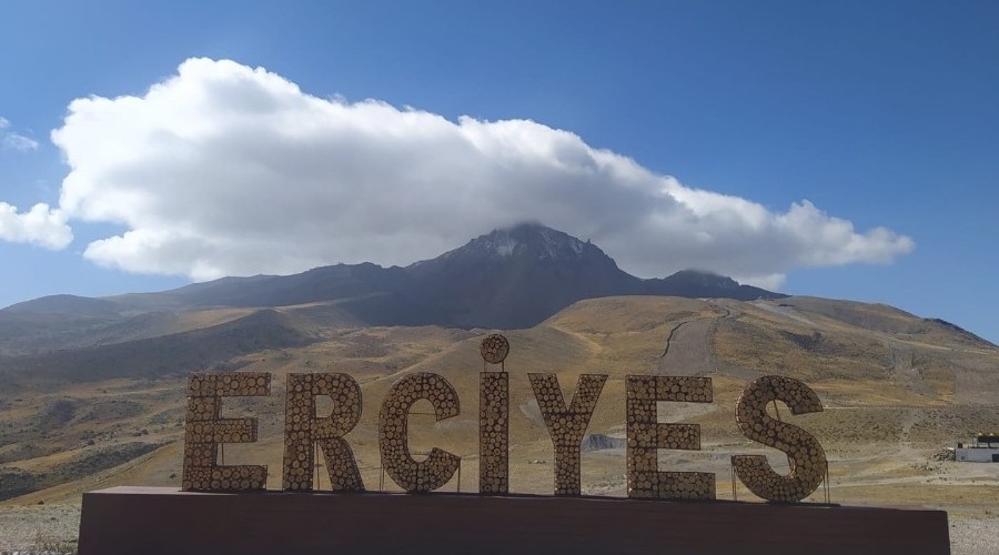 Erciyes'e sezonun ilk kar ya���� 