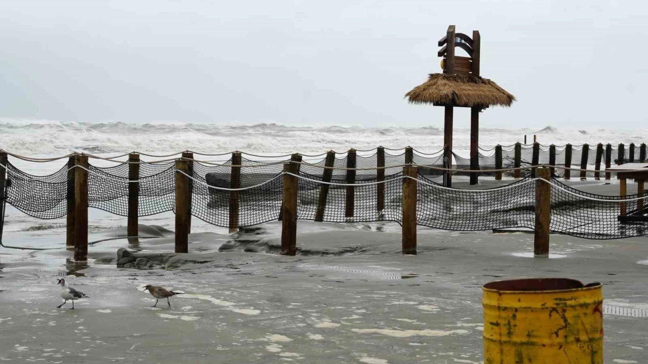 Erin Kas�rgas� ABD'nin do�u k�y�lar�n� vurmaya ba�lad�