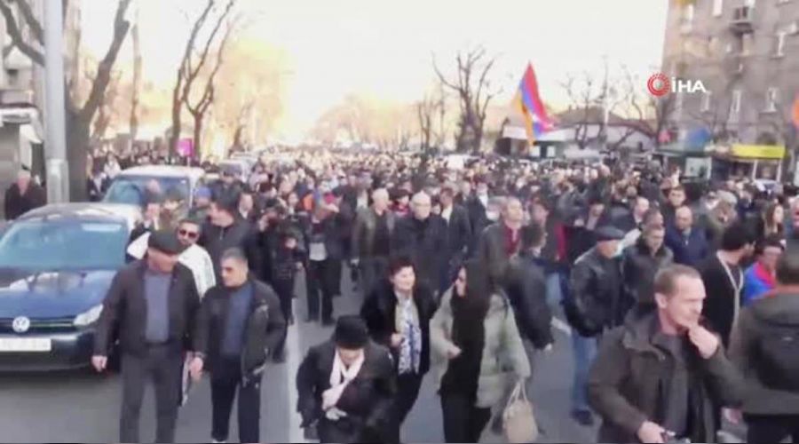 Ermenistan muhalefeti yeniden soka�a indi