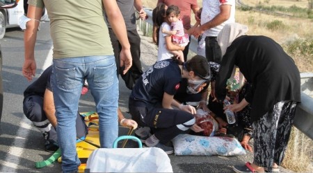 Erzincan'da feci kaza: 1'i ağır, 5'i çocuk 7 yaralı