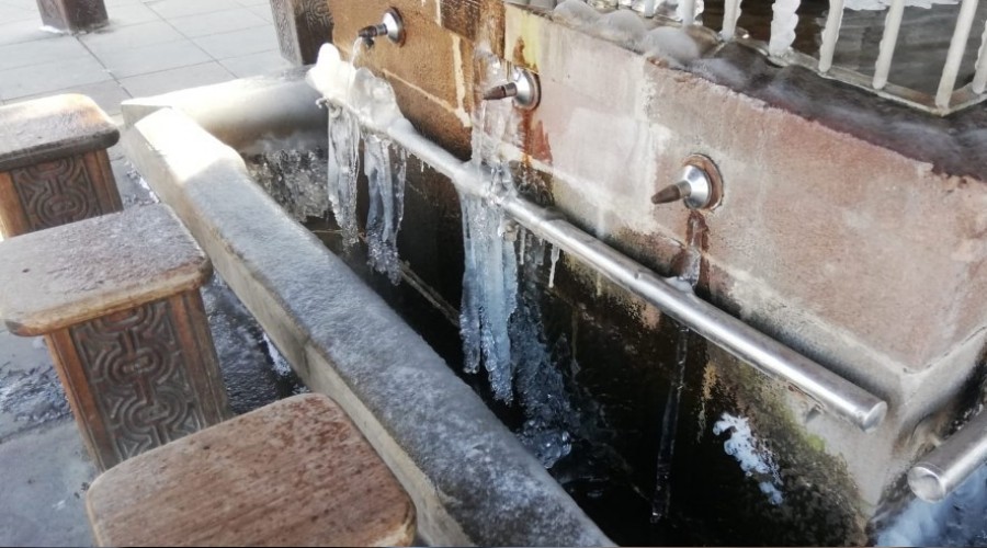 Erzurum'da şadırvanlar buz tuttu