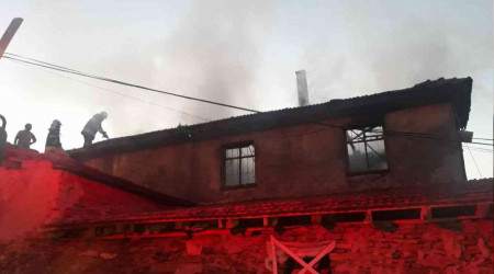 Ei ve ocuklar uyurken evini yakan baba ld, ailesi ar yaral