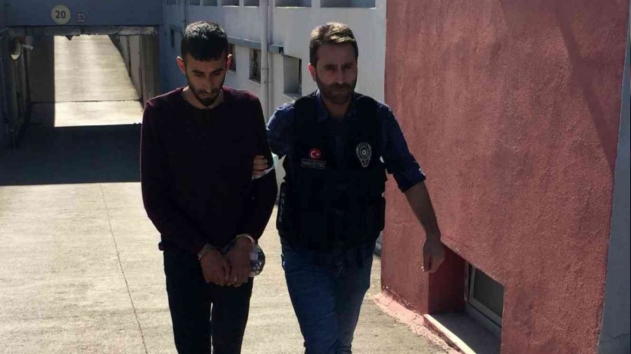 Evinde 4.5 kilo esrar çıktı 'içiciyim' dedi