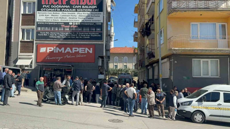 Evlerinde �l� bulunan �iftin cinayete kurban gitti�i �zerinde duruluyor