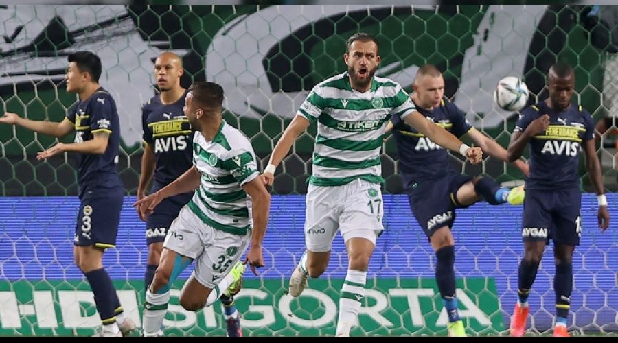 Fenerbah�e a��r yaral�! Pe� pe�e 3 ma�lubiyet