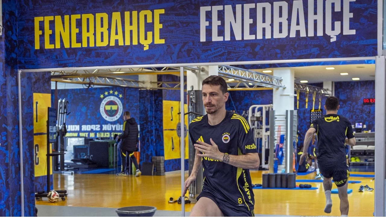 Fenerbahçe Gaziantep FK'ya hazırlanıyor, Mert Hakan sıkı çalışıyor