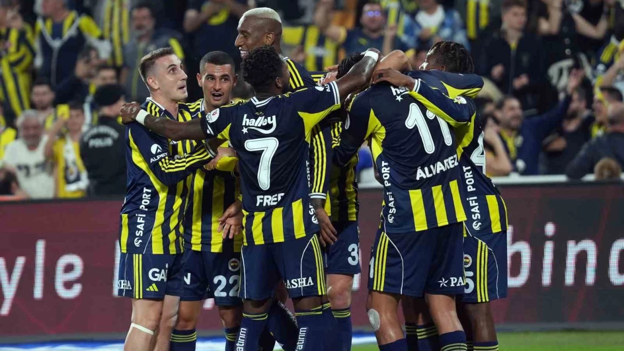 Fenerbahçe Kayserispor'u farklı geçti, lig yeniden başladı