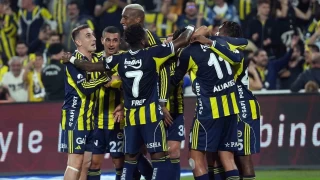 Fenerbahçe Kayserispor'u farklı geçti, lig yeniden başladı