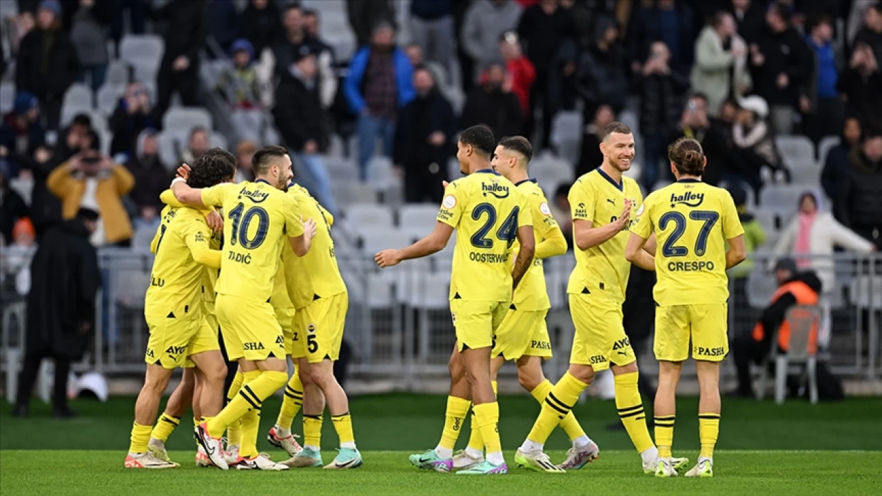 Fenerbah�e zirvede kay�p istemiyor
