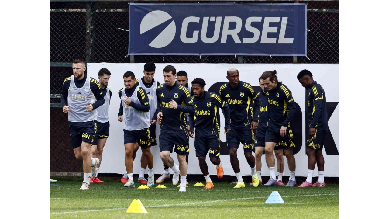 Fenerbahçe'de kadro dışı kaldığı iddia edilen Mert Hakan Yandaş antrenmanda en önde