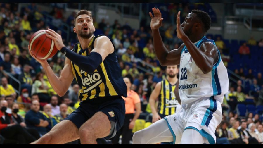 Fener'e ilk ma�lubiyetini Telekom tatt�rd� 