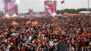 Galatasaray, 25. ampiyonluunu Yenikapda cokuyla kutluyor