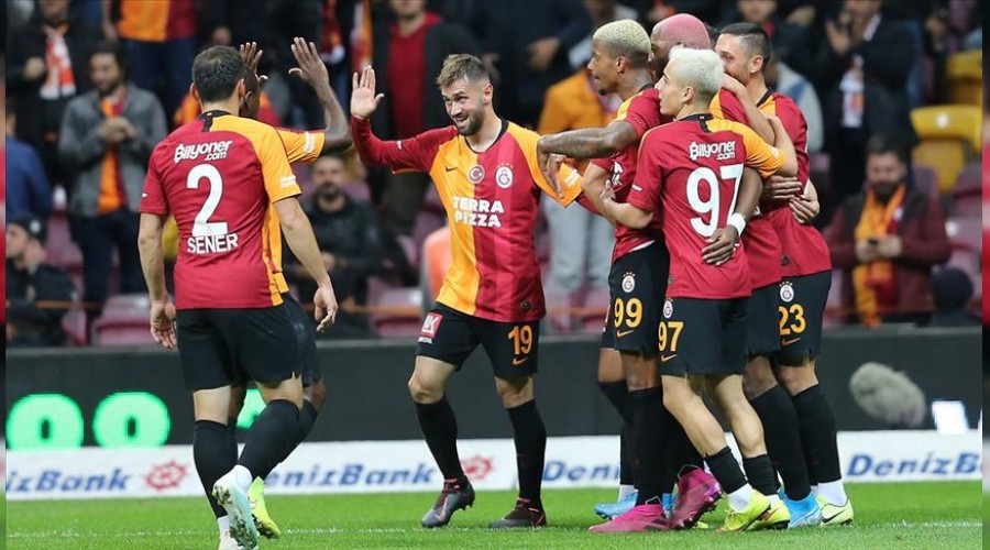 Galatasaray'�n evinde bile�i b�k�lm�yor