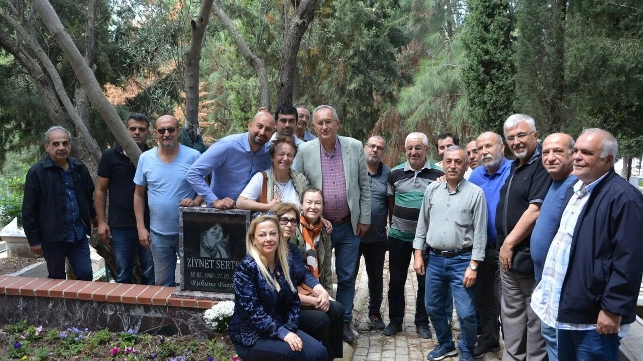Gazeteci Ziynet Sertel mezar� ba��nda an�ld�