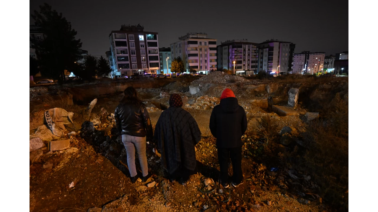 Gaziantep'te 6 Şubat depremlerinde hayatını kaybedenler "sessiz yürüyüşle" anıldı
