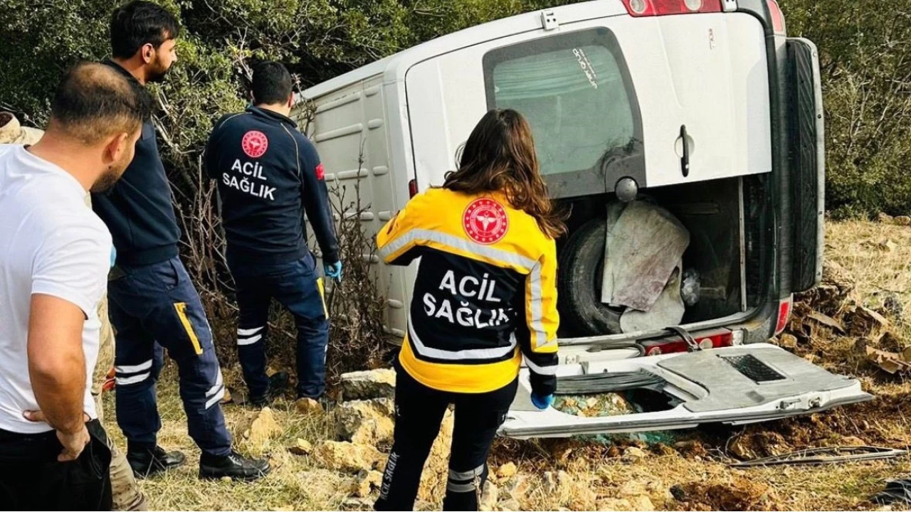Gaziantep'te minibüs şarampole uçtu: 1 ölü, 3 ağır yaralı