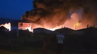 Gelibolu'da hurdalkta kan yangn evlere srad