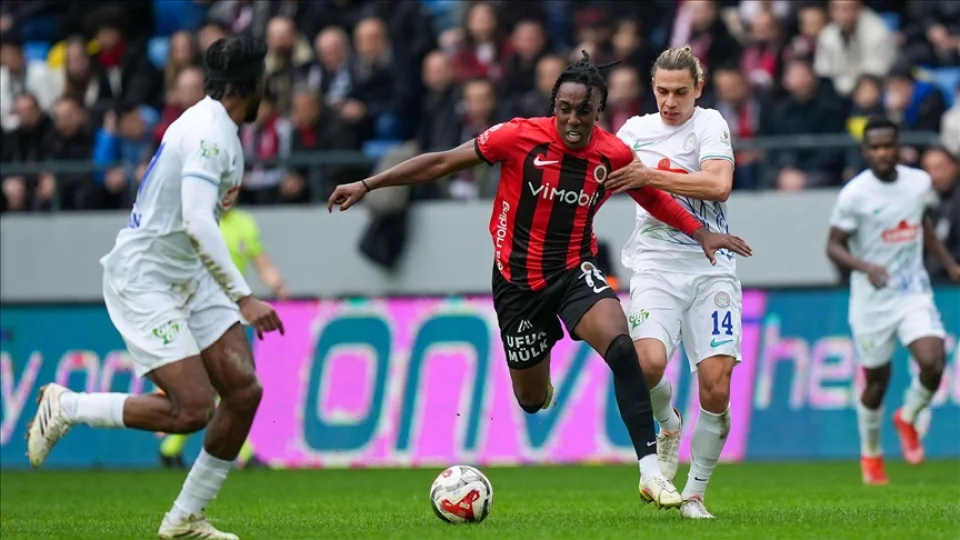 Gen�lerbirli�i ile �aykur Rizespor puanlar� payla�t�