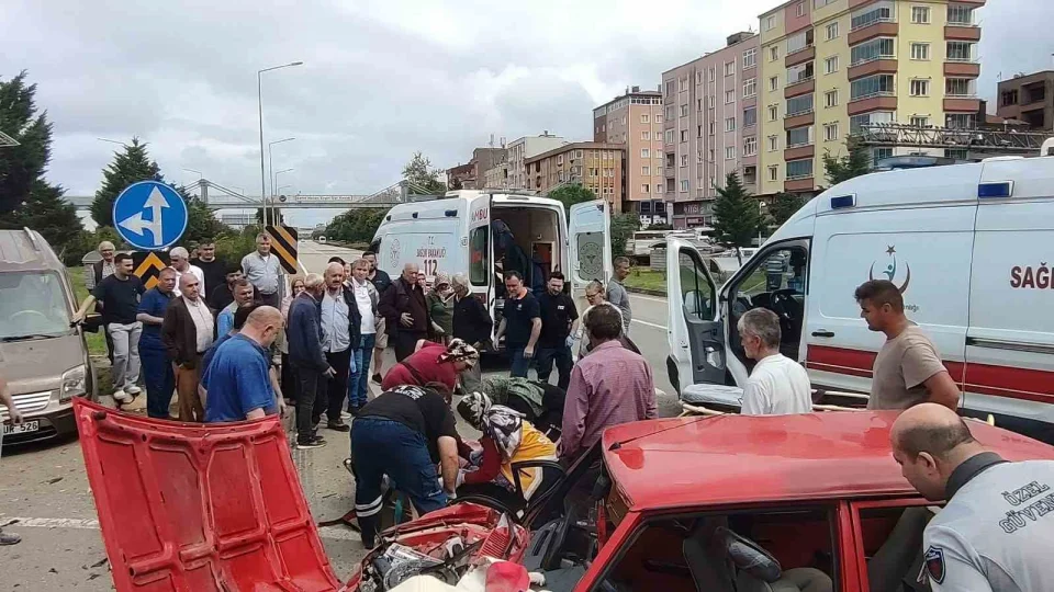 Giresun Eynesil'de kaza sonras� can pazar�: 4 yaral�
