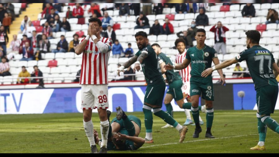 Gol düellosunda puanlar paylaşıldı