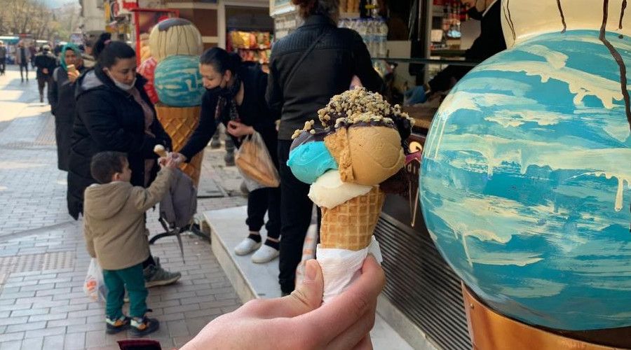 Güneş yüzünü gösterdi, dondurma tezgahları açıldı