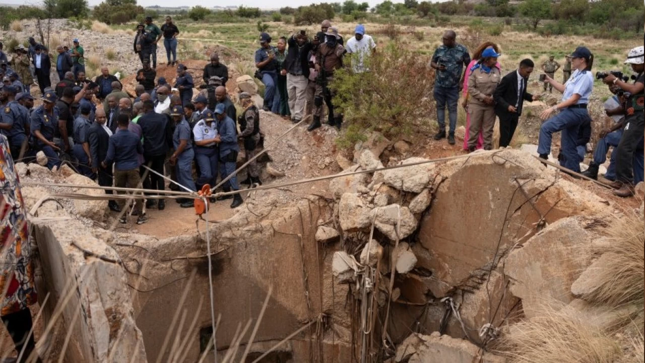 G�ney Afrika'da alt�n madeninden 60 ceset ��kar�ld�