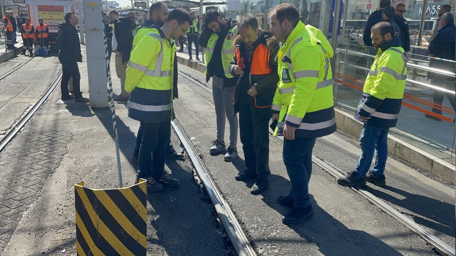 Gngren'de tramvay raydan kt