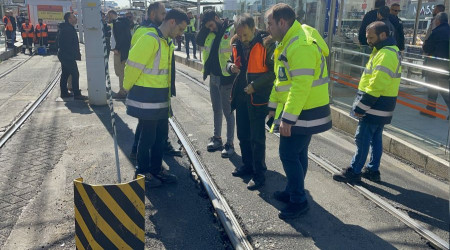 Gngren'de tramvay raydan kt