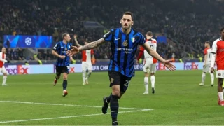 Hakan �alhano�lu'nu Fenerbah�e'ye yakla�t�ran teklif