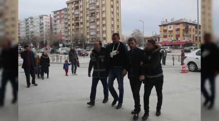 Haraç vermeyen esnaf bacağından bıçaklandı