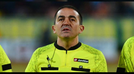 Hatasını kabul ederek hakemliği bıraktı