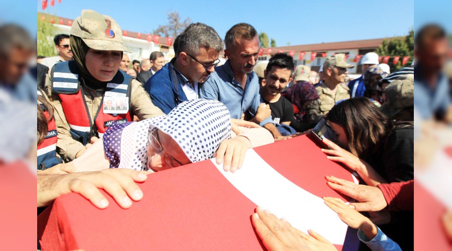 Hatay �ehitleri topra�a verildi