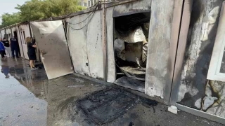 Hatay'da konteyner poliklinikler alevlere teslim oldu