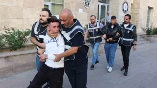 Hem gasbetti, hem de gazetecilere hareket etti