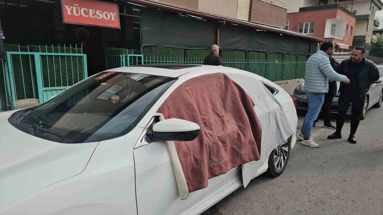 Husumetlisine pusu kurdu, başka birini vurdu