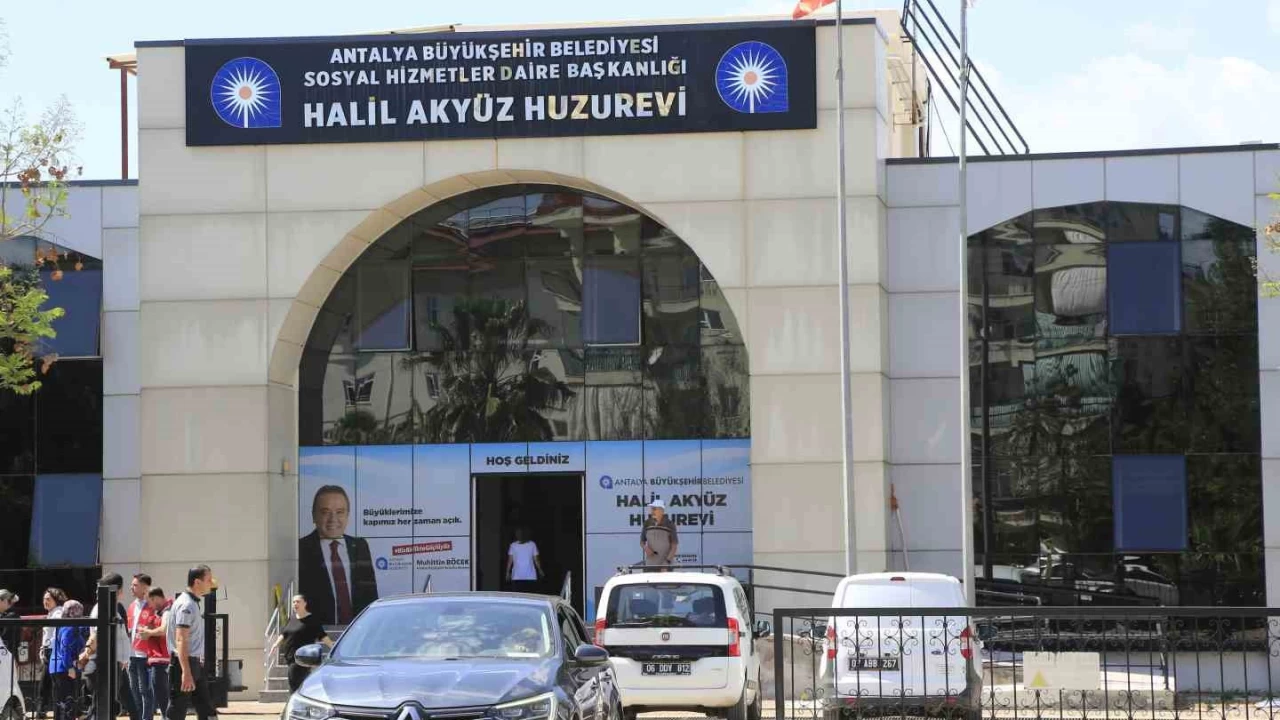 Huzurevindeki son g�n�nde deh�et sa�t�: 2 �l�, 1 yaral�