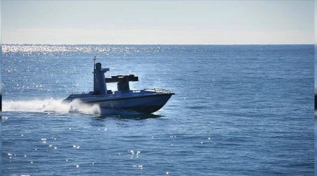 İlk silahlı deniz aracımız ULAQ'tan gövde gösterisi