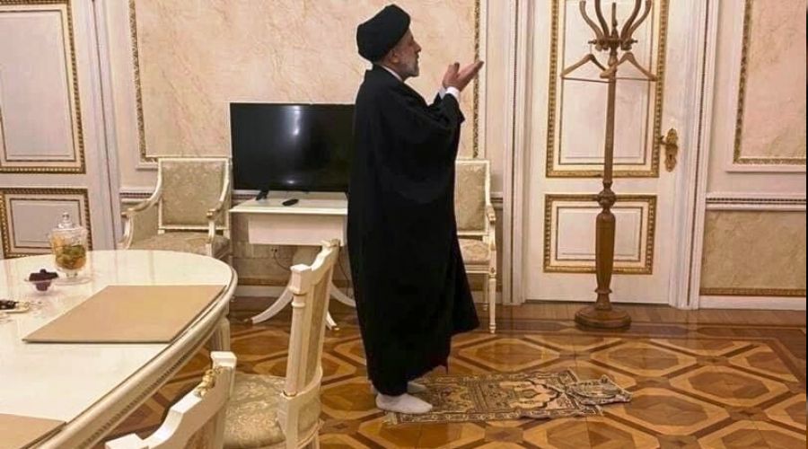 �ran Cumhurba�kan� Reisi, Kremlin'de namaz k�ld�