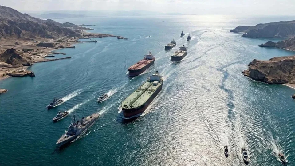 İran Meclisi'nde Hürmüz Boğazı'nda ücret uygulamasına ilişkin tasarı ilgili komisyondan geçti