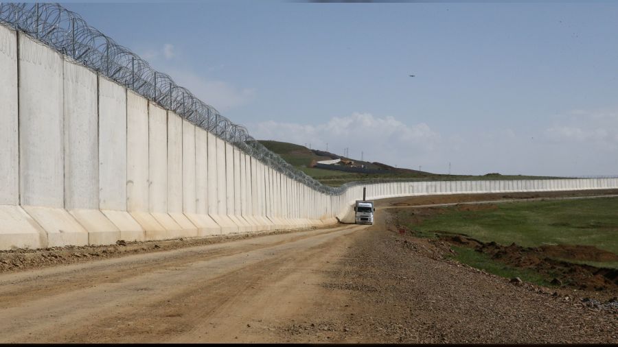 �ran s�n�r�na beton surun 3'te biri ancak tamamlanabildi