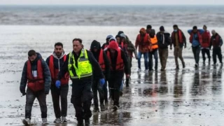 rlanda, snmaclar ngiltere'ye geri gndermek iin acil durum yasas karyor