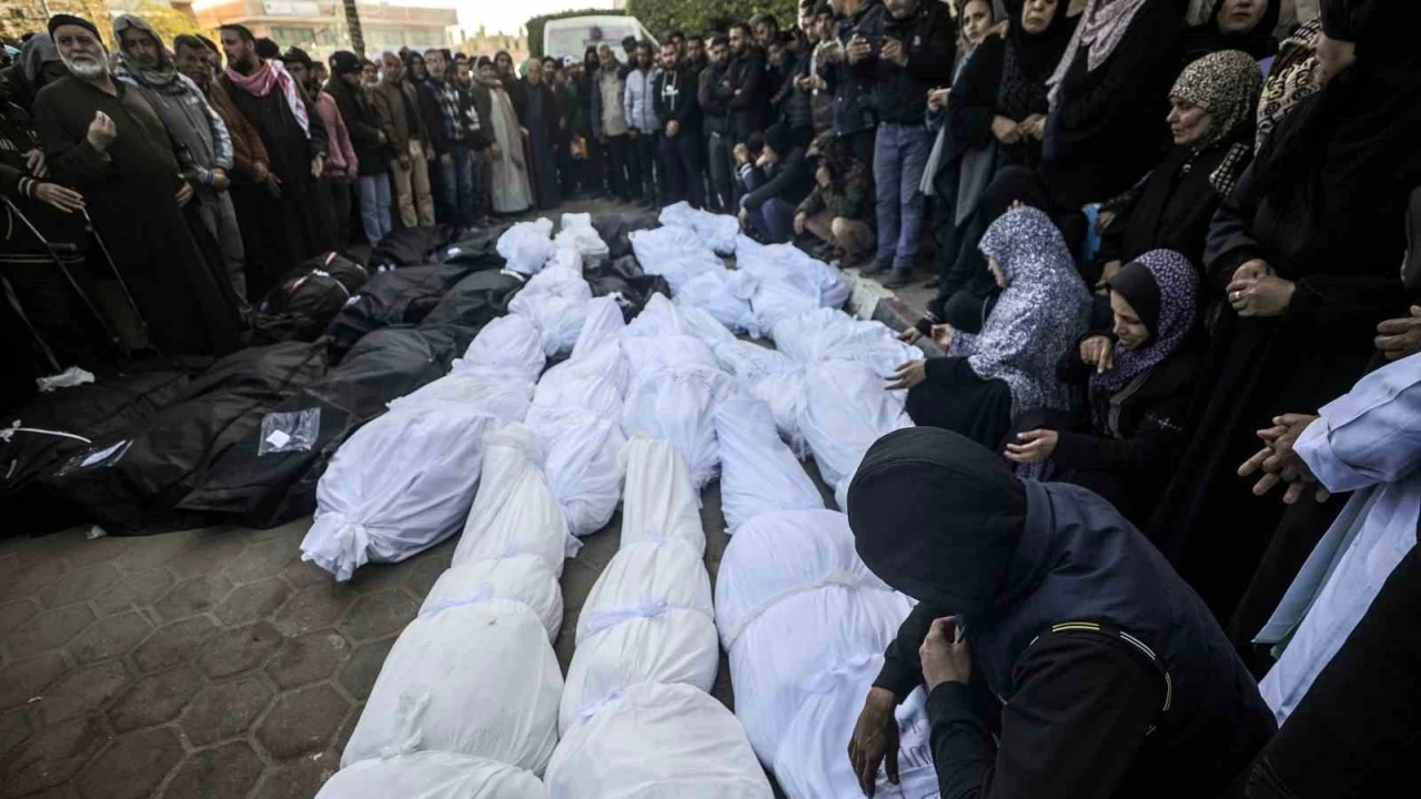 �slam d�nyas�n�n sessizli�i s�r�yor