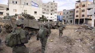 İsrail askerleri, Gazze'deki evleri şarkı söyleyerek yıkıyor
