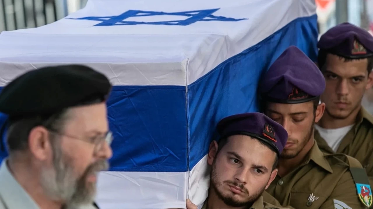 �srail ordusu Gazze'de 2 subay�n�n �ld�r�ld���n� duyurdu