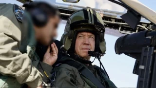 İsrail Savunma Bakanı Gazze saldırısını helikopterden izledi