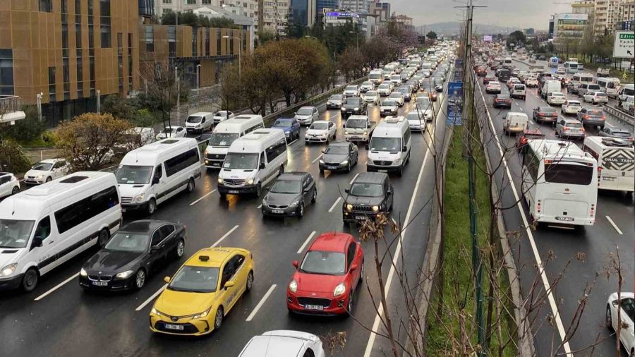 �stanbul Anadolu Yakas�'nda trafik yo�unlu�u y�zde 90'a ula�t�