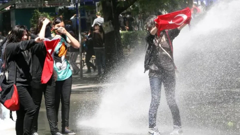 İstanbul'da 'Gezi' alarmı verildi. Metro İstanbul'un bazı istasyonları geçici olarak kapatıldı