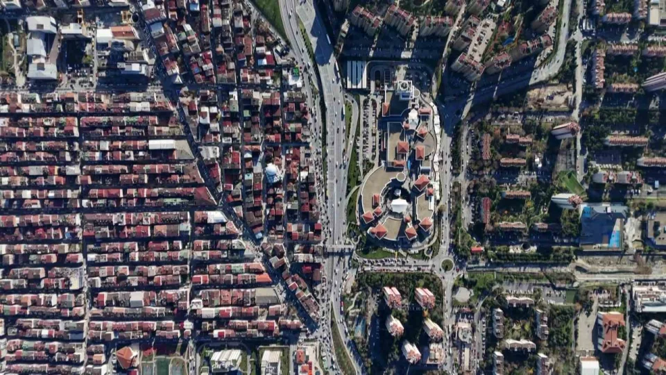 �stanbul'da hayat�n iki y�z� ayn� karede: Zenginler ve fakirler