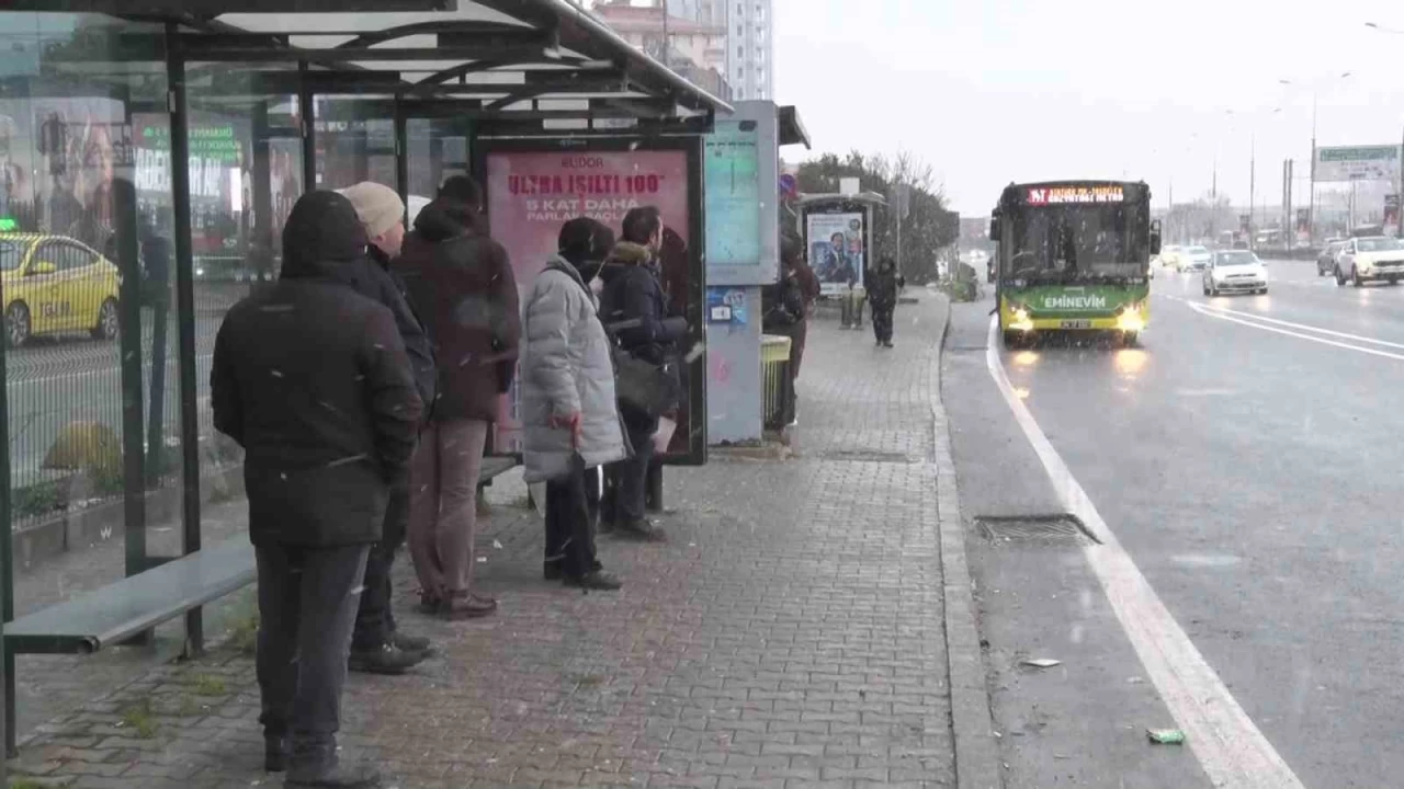 �stanbul'da kar ya���� devam ediyor